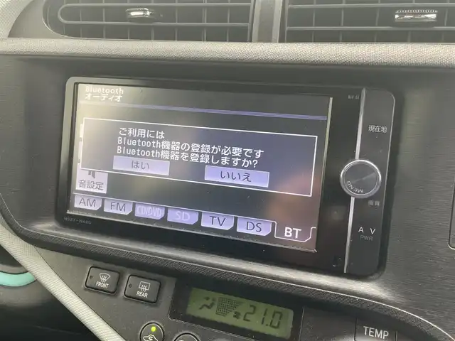 トヨタ アクア S 千葉県 2012(平24)年 11.2万km シルバーM (株)IDOMが運営する【じしゃロン八千代店】の自社ローン対象車両になります。こちらは現金またはオートローンご利用時の価格です。自社ローンご希望の方は別途その旨お申付け下さい。/純正ナビ（NSZT-W62G）/・CD/DVD/・フルセグTV/・Bluetooth接続/プッシュスタート/スマートキー/ETC/ライトレベライザー/ウインカーミラー/純正フロアマット/オートライト
