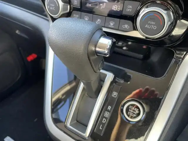 日産 セレナ X 岩手県 2016(平28)年 8.2万km ダイヤモンドブラック 純正9インチSDナビ/AM/FM/CD/DVD/Bluetooth/フルセグTV/バックカメラ/アラウンドビューモニター/ETC/片側パワースライドドア/フリップダウンモニター/クルーズコントロール/衝突被害軽減ブレーキ/横滑り防止装置/コーナーセンサー/アイドリングストップ/オートライト/スマートキー/プッシュスタート/電動格納ミラー/社外15インチAW/純正フロアマット/ドアバイザー