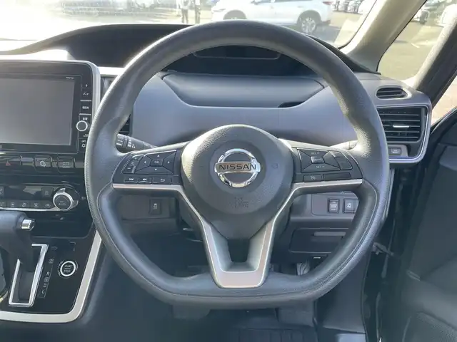 日産 セレナ X 岩手県 2016(平28)年 8.2万km ダイヤモンドブラック 純正9インチSDナビ/AM/FM/CD/DVD/Bluetooth/フルセグTV/バックカメラ/アラウンドビューモニター/ETC/片側パワースライドドア/フリップダウンモニター/クルーズコントロール/衝突被害軽減ブレーキ/横滑り防止装置/コーナーセンサー/アイドリングストップ/オートライト/スマートキー/プッシュスタート/電動格納ミラー/社外15インチAW/純正フロアマット/ドアバイザー
