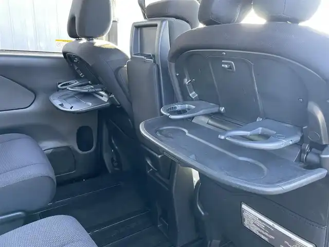 日産 セレナ X 岩手県 2016(平28)年 8.2万km ダイヤモンドブラック 純正9インチSDナビ/AM/FM/CD/DVD/Bluetooth/フルセグTV/バックカメラ/アラウンドビューモニター/ETC/片側パワースライドドア/フリップダウンモニター/クルーズコントロール/衝突被害軽減ブレーキ/横滑り防止装置/コーナーセンサー/アイドリングストップ/オートライト/スマートキー/プッシュスタート/電動格納ミラー/社外15インチAW/純正フロアマット/ドアバイザー