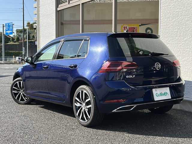 フォルクスワーゲン ゴルフ TSI ハイライン テックED 神奈川県 2019(令1)年 3.5万km アトランティックブルーM ワンオーナー/純正ナビ/　Bluetooth/USB/AUX/CD/DVD/AppleCarPlay/フルセグTV/バックカメラ/アダプティブクルーズコントロール/プリクラッシュブレーキシステム/レーンキープアシスト/ブラインドスポットモニター/パドルシフト/オートライト/純正17インチAW/ビルトインETC2.0/アイドリングストップ/保証書/取扱説明書/スペアキー×１