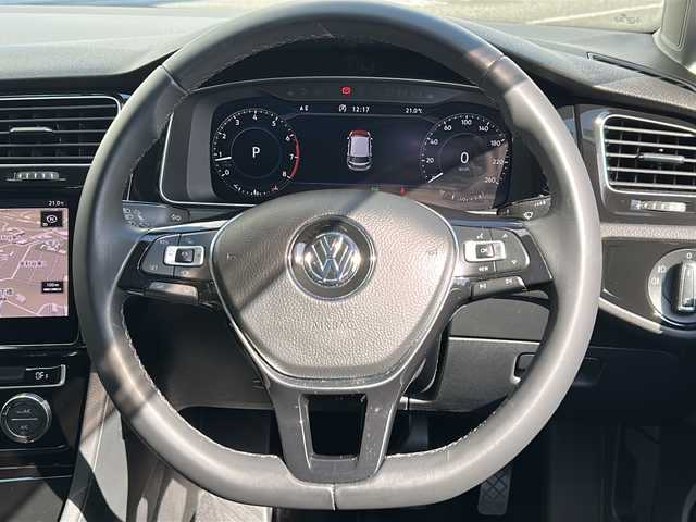 フォルクスワーゲン ゴルフ TSI ハイライン テックED 神奈川県 2019(令1)年 3.5万km アトランティックブルーM ワンオーナー/純正ナビ/　Bluetooth/USB/AUX/CD/DVD/AppleCarPlay/フルセグTV/バックカメラ/アダプティブクルーズコントロール/プリクラッシュブレーキシステム/レーンキープアシスト/ブラインドスポットモニター/パドルシフト/オートライト/純正17インチAW/ビルトインETC2.0/アイドリングストップ/保証書/取扱説明書/スペアキー×１