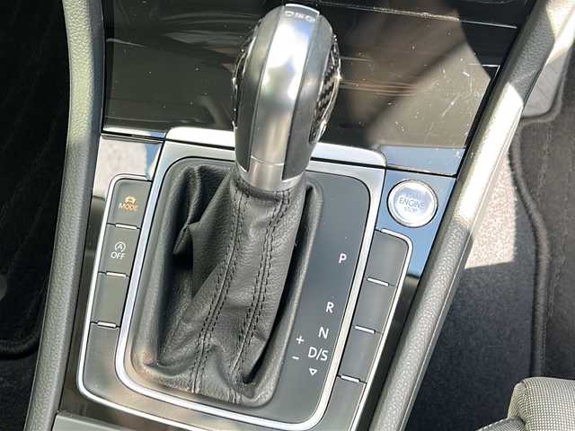 フォルクスワーゲン ゴルフ TSI ハイライン テックED 神奈川県 2019(令1)年 3.5万km アトランティックブルーM ワンオーナー/純正ナビ/　Bluetooth/USB/AUX/CD/DVD/AppleCarPlay/フルセグTV/バックカメラ/アダプティブクルーズコントロール/プリクラッシュブレーキシステム/レーンキープアシスト/ブラインドスポットモニター/パドルシフト/オートライト/純正17インチAW/ビルトインETC2.0/アイドリングストップ/保証書/取扱説明書/スペアキー×１