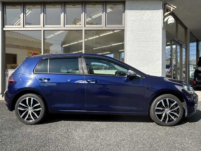 フォルクスワーゲン ゴルフ TSI ハイライン テックED 神奈川県 2019(令1)年 3.5万km アトランティックブルーM ワンオーナー/純正ナビ/　Bluetooth/USB/AUX/CD/DVD/AppleCarPlay/フルセグTV/バックカメラ/アダプティブクルーズコントロール/プリクラッシュブレーキシステム/レーンキープアシスト/ブラインドスポットモニター/パドルシフト/オートライト/純正17インチAW/ビルトインETC2.0/アイドリングストップ/保証書/取扱説明書/スペアキー×１