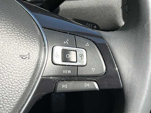 フォルクスワーゲン ゴルフ TSI ハイライン テックED 神奈川県 2019(令1)年 3.5万km アトランティックブルーM ワンオーナー/純正ナビ/　Bluetooth/USB/AUX/CD/DVD/AppleCarPlay/フルセグTV/バックカメラ/アダプティブクルーズコントロール/プリクラッシュブレーキシステム/レーンキープアシスト/ブラインドスポットモニター/パドルシフト/オートライト/純正17インチAW/ビルトインETC2.0/アイドリングストップ/保証書/取扱説明書/スペアキー×１