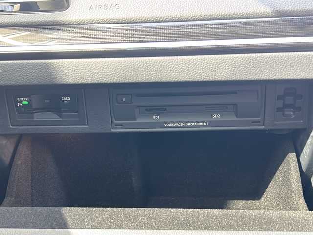 フォルクスワーゲン ゴルフ TSI ハイライン テックED 神奈川県 2019(令1)年 3.5万km アトランティックブルーM ワンオーナー/純正ナビ/　Bluetooth/USB/AUX/CD/DVD/AppleCarPlay/フルセグTV/バックカメラ/アダプティブクルーズコントロール/プリクラッシュブレーキシステム/レーンキープアシスト/ブラインドスポットモニター/パドルシフト/オートライト/純正17インチAW/ビルトインETC2.0/アイドリングストップ/保証書/取扱説明書/スペアキー×１