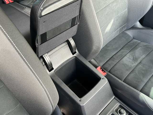 フォルクスワーゲン ゴルフ TSI ハイライン テックED 神奈川県 2019(令1)年 3.5万km アトランティックブルーM ワンオーナー/純正ナビ/　Bluetooth/USB/AUX/CD/DVD/AppleCarPlay/フルセグTV/バックカメラ/アダプティブクルーズコントロール/プリクラッシュブレーキシステム/レーンキープアシスト/ブラインドスポットモニター/パドルシフト/オートライト/純正17インチAW/ビルトインETC2.0/アイドリングストップ/保証書/取扱説明書/スペアキー×１