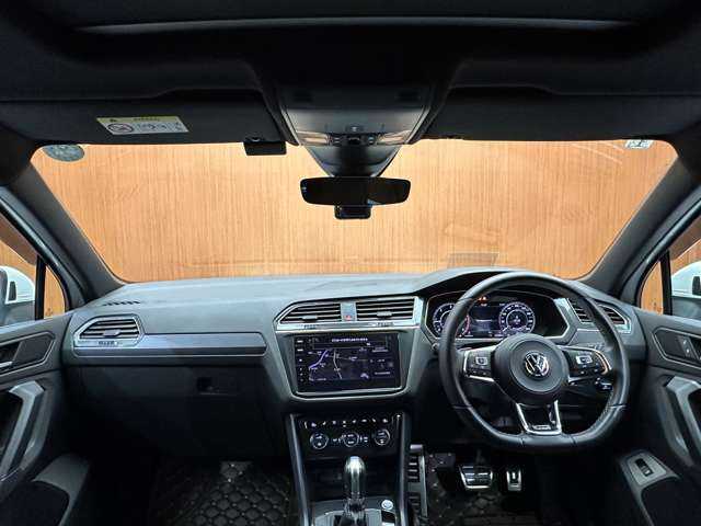 フォルクスワーゲン ティグアン TDI 4モーション Rライン 千葉県 2019(平31)年 5.6万km オリックスホワイトパールエフェクト パノラマSR　/純正ナビ　/360°カメラ　/ACC　/バーチャルCP　/黒革　/シートヒーター　/パワーシート　/LEDヘッドライト　/ハイビームアシスト　/パーキングアシスト　/電動リアゲート　/ETC　/純正20インチAW