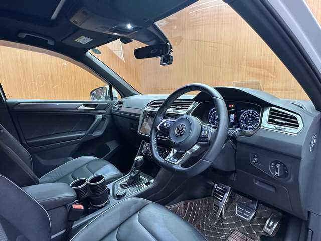 フォルクスワーゲン ティグアン TDI 4モーション Rライン 千葉県 2019(平31)年 5.6万km オリックスホワイトパールエフェクト パノラマSR　/純正ナビ　/360°カメラ　/ACC　/バーチャルCP　/黒革　/シートヒーター　/パワーシート　/LEDヘッドライト　/ハイビームアシスト　/パーキングアシスト　/電動リアゲート　/ETC　/純正20インチAW