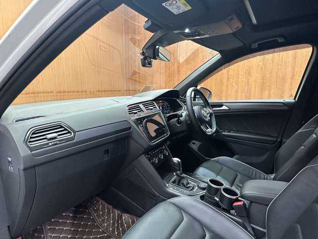 フォルクスワーゲン ティグアン TDI 4モーション Rライン 千葉県 2019(平31)年 5.6万km オリックスホワイトパールエフェクト パノラマSR　/純正ナビ　/360°カメラ　/ACC　/バーチャルCP　/黒革　/シートヒーター　/パワーシート　/LEDヘッドライト　/ハイビームアシスト　/パーキングアシスト　/電動リアゲート　/ETC　/純正20インチAW