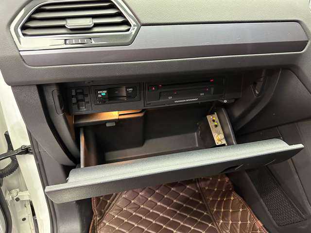 フォルクスワーゲン ティグアン TDI 4モーション Rライン 千葉県 2019(平31)年 5.6万km オリックスホワイトパールエフェクト パノラマSR　/純正ナビ　/360°カメラ　/ACC　/バーチャルCP　/黒革　/シートヒーター　/パワーシート　/LEDヘッドライト　/ハイビームアシスト　/パーキングアシスト　/電動リアゲート　/ETC　/純正20インチAW