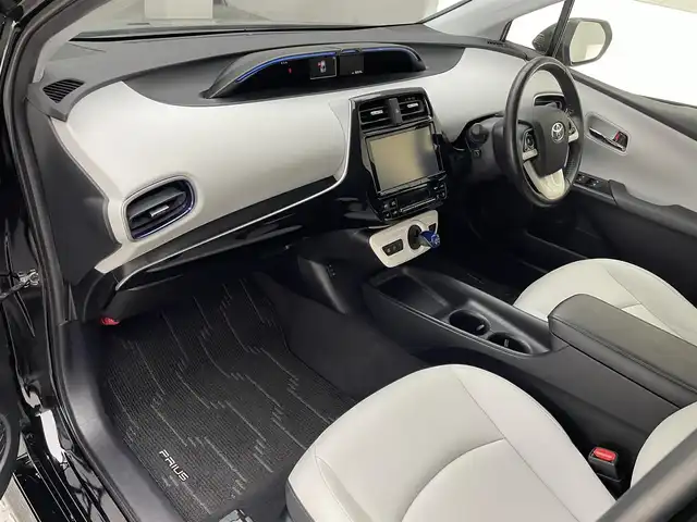 トヨタ プリウス S ツーリングセレクション 兵庫県 2016(平28)年 8.4万km 黒 純正9インチSDナビ(CD/DVD/SD/Bluetooth/フルセグ)/バックカメラ/前後ドライブレコーダー/シートヒーター/レザーシート/社外スポイラー(F.S.R)/コーナーセンサー/LEDヘッドライト/純正17インチアルミホイール/純正フロアマット/ビルトインETC/ナビレディパッケージ