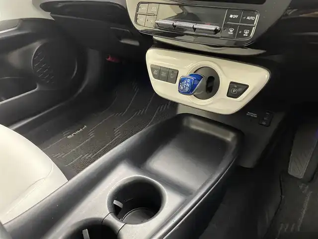 トヨタ プリウス S ツーリングセレクション 兵庫県 2016(平28)年 8.4万km 黒 純正9インチSDナビ(CD/DVD/SD/Bluetooth/フルセグ)/バックカメラ/前後ドライブレコーダー/シートヒーター/レザーシート/社外スポイラー(F.S.R)/コーナーセンサー/LEDヘッドライト/純正17インチアルミホイール/純正フロアマット/ビルトインETC/ナビレディパッケージ