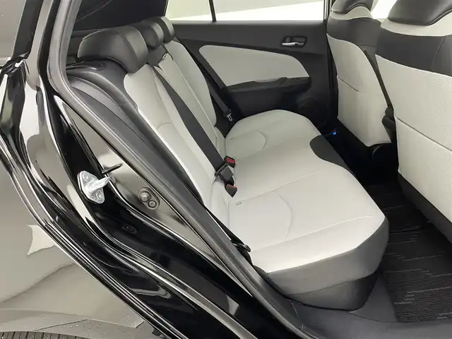 トヨタ プリウス S ツーリングセレクション 兵庫県 2016(平28)年 8.4万km 黒 純正9インチSDナビ(CD/DVD/SD/Bluetooth/フルセグ)/バックカメラ/前後ドライブレコーダー/シートヒーター/レザーシート/社外スポイラー(F.S.R)/コーナーセンサー/LEDヘッドライト/純正17インチアルミホイール/純正フロアマット/ビルトインETC/ナビレディパッケージ