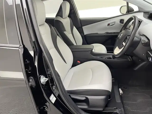 トヨタ プリウス S ツーリングセレクション 兵庫県 2016(平28)年 8.4万km 黒 純正9インチSDナビ(CD/DVD/SD/Bluetooth/フルセグ)/バックカメラ/前後ドライブレコーダー/シートヒーター/レザーシート/社外スポイラー(F.S.R)/コーナーセンサー/LEDヘッドライト/純正17インチアルミホイール/純正フロアマット/ビルトインETC/ナビレディパッケージ