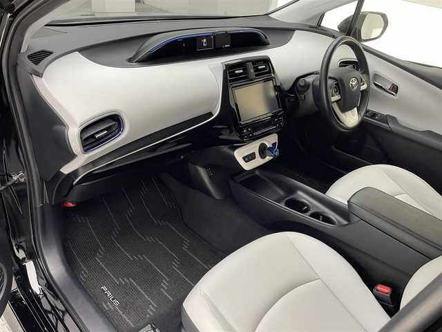 トヨタ プリウス S ツーリングセレクション 兵庫県 2016(平28)年 8.4万km 黒 純正9インチSDナビ(CD/DVD/SD/Bluetooth/フルセグ)/バックカメラ/前後ドライブレコーダー/シートヒーター/レザーシート/社外スポイラー(F.S.R)/コーナーセンサー/LEDヘッドライト/純正17インチアルミホイール/純正フロアマット/ビルトインETC/ナビレディパッケージ