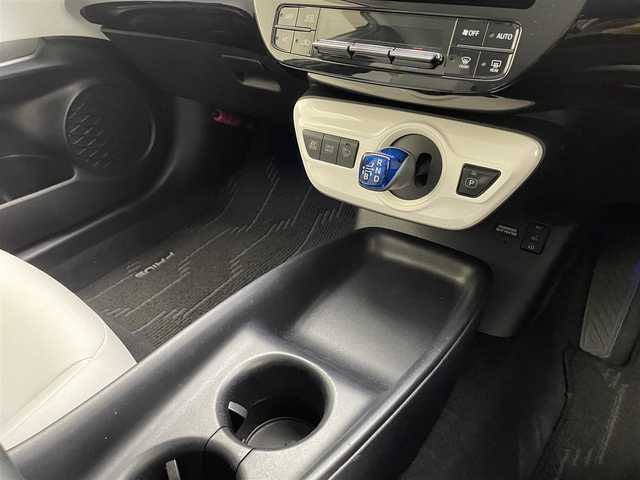 トヨタ プリウス S ツーリングセレクション 兵庫県 2016(平28)年 8.4万km 黒 純正9インチSDナビ(CD/DVD/SD/Bluetooth/フルセグ)/バックカメラ/前後ドライブレコーダー/シートヒーター/レザーシート/社外スポイラー(F.S.R)/コーナーセンサー/LEDヘッドライト/純正17インチアルミホイール/純正フロアマット/ビルトインETC/ナビレディパッケージ