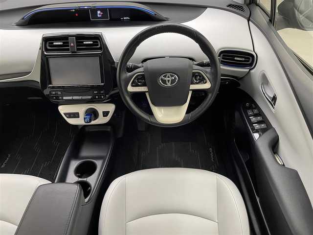 トヨタ プリウス S ツーリングセレクション 兵庫県 2016(平28)年 8.4万km 黒 純正9インチSDナビ(CD/DVD/SD/Bluetooth/フルセグ)/バックカメラ/前後ドライブレコーダー/シートヒーター/レザーシート/社外スポイラー(F.S.R)/コーナーセンサー/LEDヘッドライト/純正17インチアルミホイール/純正フロアマット/ビルトインETC/ナビレディパッケージ