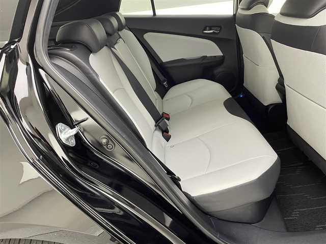 トヨタ プリウス S ツーリングセレクション 兵庫県 2016(平28)年 8.4万km 黒 純正9インチSDナビ(CD/DVD/SD/Bluetooth/フルセグ)/バックカメラ/前後ドライブレコーダー/シートヒーター/レザーシート/社外スポイラー(F.S.R)/コーナーセンサー/LEDヘッドライト/純正17インチアルミホイール/純正フロアマット/ビルトインETC/ナビレディパッケージ