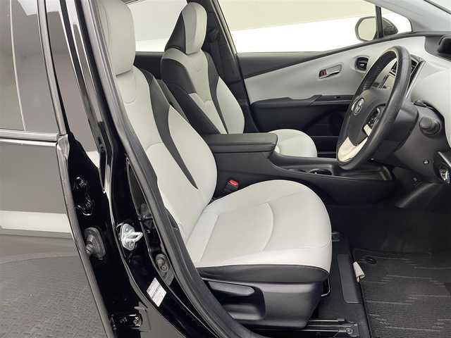 トヨタ プリウス S ツーリングセレクション 兵庫県 2016(平28)年 8.4万km 黒 純正9インチSDナビ(CD/DVD/SD/Bluetooth/フルセグ)/バックカメラ/前後ドライブレコーダー/シートヒーター/レザーシート/社外スポイラー(F.S.R)/コーナーセンサー/LEDヘッドライト/純正17インチアルミホイール/純正フロアマット/ビルトインETC/ナビレディパッケージ