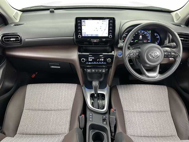 トヨタ ヤリスクロス ハイブリッド Z 宮城県 2021(令3)年 4.1万km シルバーメタリック 禁煙車/トヨタセーフティーセンス/・レーダークルーズコントロール/・レーントレーシングアシスト/・プリクラッシュセーフティーシステム/・ロードサインアシスト/・オートマチックハイビーム/・パーキングサポートブレーキ/ブラインドスポットモニター/純正8インチディスプレイオーディオ/（BT.AM.FM.Applecarplay。AndroidAuto）/バックカメラ/フルセグテレビ/ビルトインETC２．０/前後ドライブレコーダー/電動パーキングブレーキ/AUTOHOLD/前席シートヒーター/運転席パワーシート/ハーフレザーシート/革巻きステアリング/ステアリングスイッチ/プッシュスタート/スマートキー（2本）/純正フロアマット/純正18インチアルミホイール/LEDヘッドライト/横滑り防止機能/アイドリングストップ