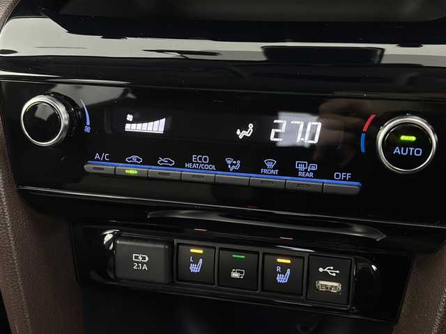 トヨタ ヤリスクロス ハイブリッド Z 宮城県 2021(令3)年 4.1万km シルバーメタリック 禁煙車/トヨタセーフティーセンス/・レーダークルーズコントロール/・レーントレーシングアシスト/・プリクラッシュセーフティーシステム/・ロードサインアシスト/・オートマチックハイビーム/・パーキングサポートブレーキ/ブラインドスポットモニター/純正8インチディスプレイオーディオ/（BT.AM.FM.Applecarplay。AndroidAuto）/バックカメラ/フルセグテレビ/ビルトインETC２．０/前後ドライブレコーダー/電動パーキングブレーキ/AUTOHOLD/前席シートヒーター/運転席パワーシート/ハーフレザーシート/革巻きステアリング/ステアリングスイッチ/プッシュスタート/スマートキー（2本）/純正フロアマット/純正18インチアルミホイール/LEDヘッドライト/横滑り防止機能/アイドリングストップ