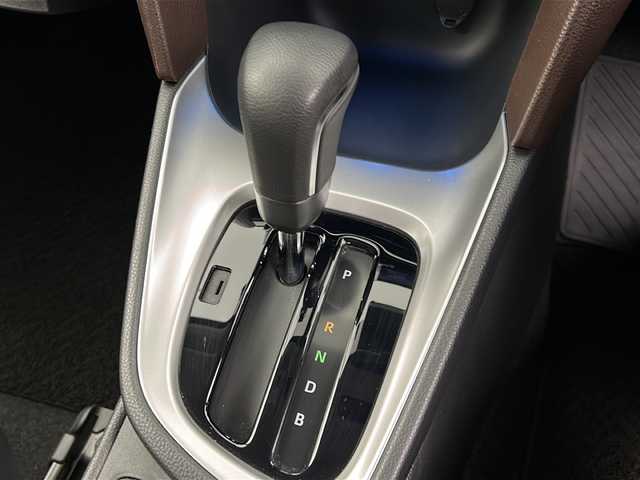 トヨタ ヤリスクロス ハイブリッド Z 宮城県 2021(令3)年 4.1万km シルバーメタリック 禁煙車/トヨタセーフティーセンス/・レーダークルーズコントロール/・レーントレーシングアシスト/・プリクラッシュセーフティーシステム/・ロードサインアシスト/・オートマチックハイビーム/・パーキングサポートブレーキ/ブラインドスポットモニター/純正8インチディスプレイオーディオ/（BT.AM.FM.Applecarplay。AndroidAuto）/バックカメラ/フルセグテレビ/ビルトインETC２．０/前後ドライブレコーダー/電動パーキングブレーキ/AUTOHOLD/前席シートヒーター/運転席パワーシート/ハーフレザーシート/革巻きステアリング/ステアリングスイッチ/プッシュスタート/スマートキー（2本）/純正フロアマット/純正18インチアルミホイール/LEDヘッドライト/横滑り防止機能/アイドリングストップ