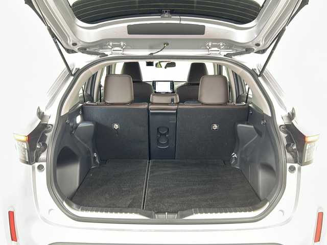 トヨタ ヤリスクロス ハイブリッド Z 宮城県 2021(令3)年 4.1万km シルバーメタリック 禁煙車/トヨタセーフティーセンス/・レーダークルーズコントロール/・レーントレーシングアシスト/・プリクラッシュセーフティーシステム/・ロードサインアシスト/・オートマチックハイビーム/・パーキングサポートブレーキ/ブラインドスポットモニター/純正8インチディスプレイオーディオ/（BT.AM.FM.Applecarplay。AndroidAuto）/バックカメラ/フルセグテレビ/ビルトインETC２．０/前後ドライブレコーダー/電動パーキングブレーキ/AUTOHOLD/前席シートヒーター/運転席パワーシート/ハーフレザーシート/革巻きステアリング/ステアリングスイッチ/プッシュスタート/スマートキー（2本）/純正フロアマット/純正18インチアルミホイール/LEDヘッドライト/横滑り防止機能/アイドリングストップ