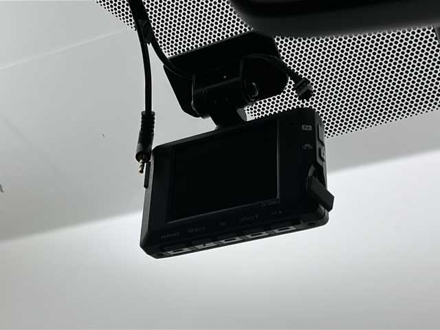 トヨタ ヤリスクロス ハイブリッド Z 宮城県 2021(令3)年 4.1万km シルバーメタリック 禁煙車/トヨタセーフティーセンス/・レーダークルーズコントロール/・レーントレーシングアシスト/・プリクラッシュセーフティーシステム/・ロードサインアシスト/・オートマチックハイビーム/・パーキングサポートブレーキ/ブラインドスポットモニター/純正8インチディスプレイオーディオ/（BT.AM.FM.Applecarplay。AndroidAuto）/バックカメラ/フルセグテレビ/ビルトインETC２．０/前後ドライブレコーダー/電動パーキングブレーキ/AUTOHOLD/前席シートヒーター/運転席パワーシート/ハーフレザーシート/革巻きステアリング/ステアリングスイッチ/プッシュスタート/スマートキー（2本）/純正フロアマット/純正18インチアルミホイール/LEDヘッドライト/横滑り防止機能/アイドリングストップ