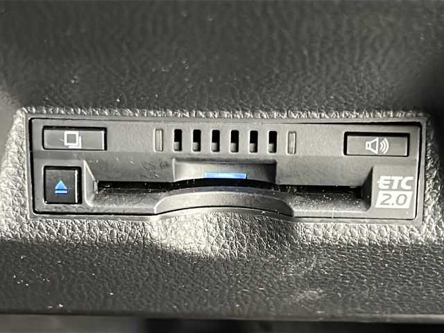 トヨタ ヤリスクロス ハイブリッド Z 宮城県 2021(令3)年 4.1万km シルバーメタリック 禁煙車/トヨタセーフティーセンス/・レーダークルーズコントロール/・レーントレーシングアシスト/・プリクラッシュセーフティーシステム/・ロードサインアシスト/・オートマチックハイビーム/・パーキングサポートブレーキ/ブラインドスポットモニター/純正8インチディスプレイオーディオ/（BT.AM.FM.Applecarplay。AndroidAuto）/バックカメラ/フルセグテレビ/ビルトインETC２．０/前後ドライブレコーダー/電動パーキングブレーキ/AUTOHOLD/前席シートヒーター/運転席パワーシート/ハーフレザーシート/革巻きステアリング/ステアリングスイッチ/プッシュスタート/スマートキー（2本）/純正フロアマット/純正18インチアルミホイール/LEDヘッドライト/横滑り防止機能/アイドリングストップ