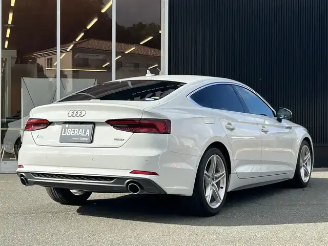 アウディ Ａ５ SB 45TFSIクワトロ スポーツ 福岡県 2019(令1)年 1.3万km グレイシアホワイトメタリック アシスタンスパッケージ/Audiプレセンス/Audiサイドアシスト/レーンキープアシスト/マトリクスLED/バーチャルコックピット　/ハーフレザーシート/前席シートヒーター/純正ナビ/フルセグTV/全方位カメラ/バックカメラ/Ｂｌｕｅｔｏｏｔｈ/ｃａｒｐｌａｙ　/パワーバックドア/前後ドライブレコーダー　/純正18インチアルミホイール/ETC2.0