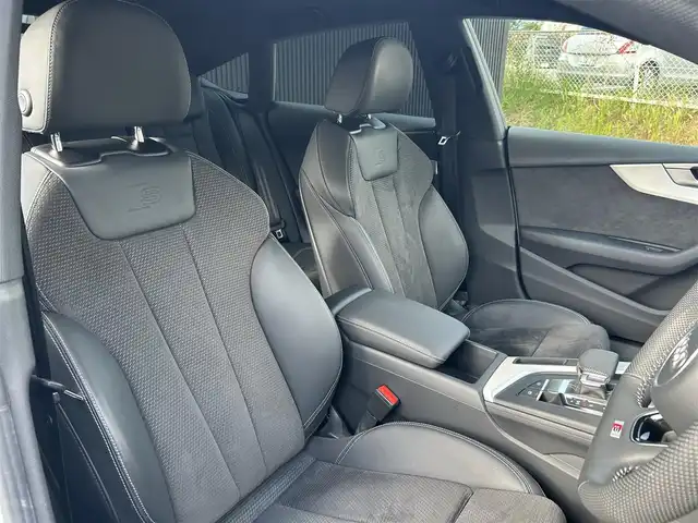 アウディ Ａ５ SB 45TFSIクワトロ スポーツ 福岡県 2019(令1)年 1.3万km グレイシアホワイトメタリック アシスタンスパッケージ/Audiプレセンス/Audiサイドアシスト/レーンキープアシスト/マトリクスLED/バーチャルコックピット　/ハーフレザーシート/前席シートヒーター/純正ナビ/フルセグTV/全方位カメラ/バックカメラ/Ｂｌｕｅｔｏｏｔｈ/ｃａｒｐｌａｙ　/パワーバックドア/前後ドライブレコーダー　/純正18インチアルミホイール/ETC2.0