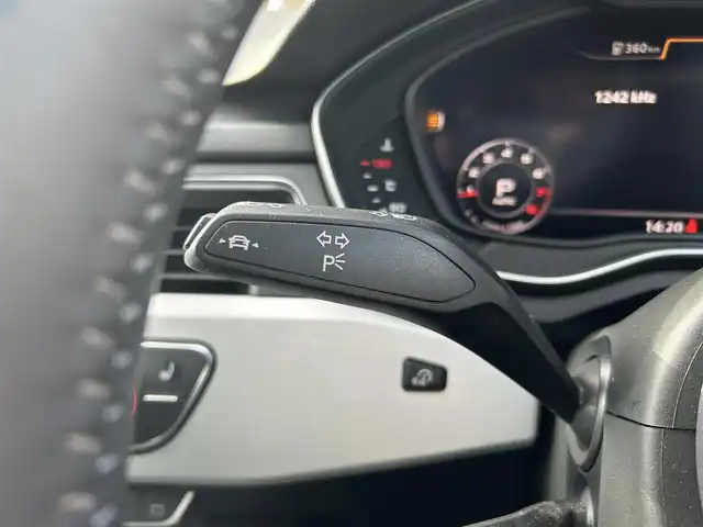 アウディ Ａ５ SB 45TFSIクワトロ スポーツ 福岡県 2019(令1)年 1.3万km グレイシアホワイトメタリック アシスタンスパッケージ/Audiプレセンス/Audiサイドアシスト/レーンキープアシスト/マトリクスLED/バーチャルコックピット　/ハーフレザーシート/前席シートヒーター/純正ナビ/フルセグTV/全方位カメラ/バックカメラ/Ｂｌｕｅｔｏｏｔｈ/ｃａｒｐｌａｙ　/パワーバックドア/前後ドライブレコーダー　/純正18インチアルミホイール/ETC2.0