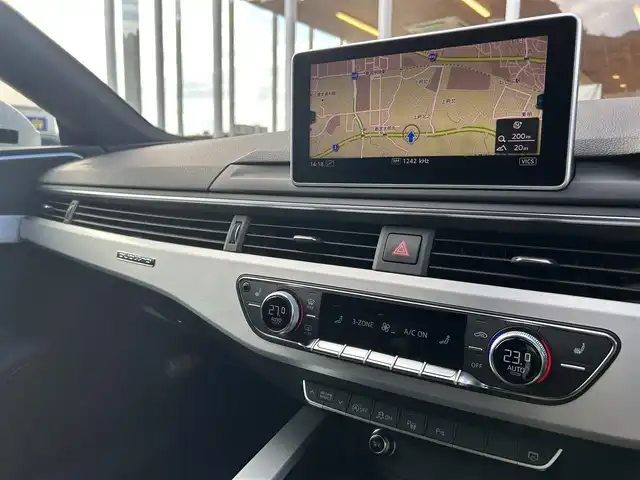 アウディ Ａ５ SB 45TFSIクワトロ スポーツ 福岡県 2019(令1)年 1.3万km グレイシアホワイトメタリック アシスタンスパッケージ/Audiプレセンス/Audiサイドアシスト/レーンキープアシスト/マトリクスLED/バーチャルコックピット　/ハーフレザーシート/前席シートヒーター/純正ナビ/フルセグTV/全方位カメラ/バックカメラ/Ｂｌｕｅｔｏｏｔｈ/ｃａｒｐｌａｙ　/パワーバックドア/前後ドライブレコーダー　/純正18インチアルミホイール/ETC2.0