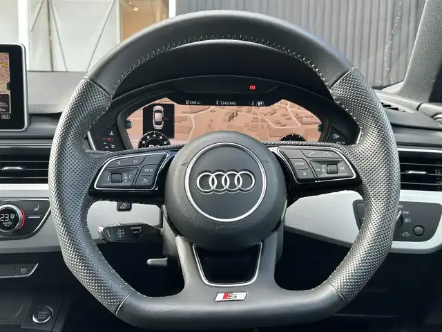 アウディ Ａ５ SB 45TFSIクワトロ スポーツ 福岡県 2019(令1)年 1.3万km グレイシアホワイトメタリック アシスタンスパッケージ/Audiプレセンス/Audiサイドアシスト/レーンキープアシスト/マトリクスLED/バーチャルコックピット　/ハーフレザーシート/前席シートヒーター/純正ナビ/フルセグTV/全方位カメラ/バックカメラ/Ｂｌｕｅｔｏｏｔｈ/ｃａｒｐｌａｙ　/パワーバックドア/前後ドライブレコーダー　/純正18インチアルミホイール/ETC2.0