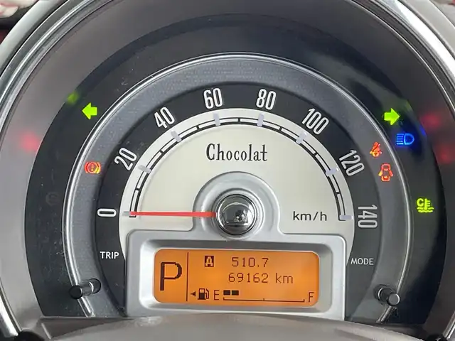 スズキ ラパン ショコラ G 群馬県 2015(平27)年 7万km シャンパンピンクPM 社外７インチナビ　Ｂｕｌｅｔｏｏｔｈ　フルセグ　ＣＤ　ＤＶＤ　前後ドライブレコーダー　ＨＩＤヘッドライト　オートライト　アイドリングストップ　スマートキー　プッシュスタート　シートカバー　禁煙車
