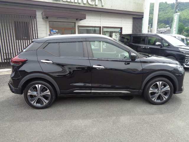 日産 キックス X 鹿児島県 2021(令3)年 1.9万km ピュアブラック 純正9インチメモリーナビゲーション（ＭＭ321Ｄ-Ｌ）/フルセグＴＶ．DVD．ＣＤ．ブルーツゥース．ＳＤ録音．再生/USB.AM/FMラジオ/プロパイロット/インテリジェントアラウンドビューモニター/インテリジェントスマートインナーミラー/ビルトイン2.0ETC/セーフティアシスト/ナビ連動前後ドラレコ（ＤＨ5ーＤ）/USBポート前席　後席付き/LEDオートライト&フォグランプ/アドバンスドドライブアシストディスプレイメーター/電動パーキングブレーキ/オートブレーキホールド/シルバールーフレール/オートエアコン/リアトランクトノカバー/リモコンキーＸ2/取扱説明書　ナビ取説　保証書 ETC取説　ドラレコ取説有り