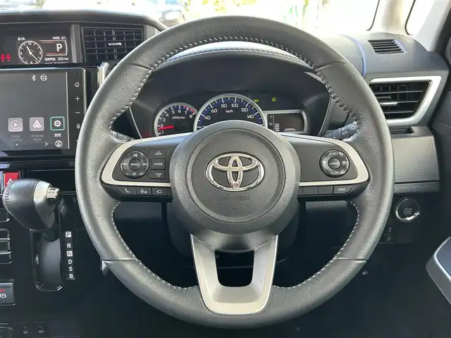トヨタ ルーミー カスタムG 福岡県 2021(令3)年 2.5万km パールホワイトⅢ ・純正9インチディスプレイオーディオ/（ラジオ/フルセグ/Bluetooth/USB/iPod/交通情報）/・両側パワースライドドア/・アラウンドビューモニター/・ビルドインETC/・衝突被害軽減システム/・クリアランスソナー/・横滑り防止装置/・LEDヘッドライト/・追従型クルーズコントロール/・電動パーキングブレーキ/・ステアリングスイッチ/・オート電動格納ミラー/・D/N席シートヒーター/・ドアバイザー/・リアテーブル/・ISOFIX