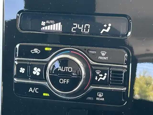 トヨタ ルーミー カスタムG 福岡県 2021(令3)年 2.5万km パールホワイトⅢ ・純正9インチディスプレイオーディオ/（ラジオ/フルセグ/Bluetooth/USB/iPod/交通情報）/・両側パワースライドドア/・アラウンドビューモニター/・ビルドインETC/・衝突被害軽減システム/・クリアランスソナー/・横滑り防止装置/・LEDヘッドライト/・追従型クルーズコントロール/・電動パーキングブレーキ/・ステアリングスイッチ/・オート電動格納ミラー/・D/N席シートヒーター/・ドアバイザー/・リアテーブル/・ISOFIX