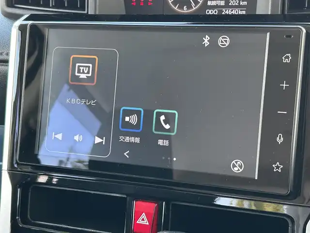 トヨタ ルーミー カスタムG 福岡県 2021(令3)年 2.5万km パールホワイトⅢ ・純正9インチディスプレイオーディオ/（ラジオ/フルセグ/Bluetooth/USB/iPod/交通情報）/・両側パワースライドドア/・アラウンドビューモニター/・ビルドインETC/・衝突被害軽減システム/・クリアランスソナー/・横滑り防止装置/・LEDヘッドライト/・追従型クルーズコントロール/・電動パーキングブレーキ/・ステアリングスイッチ/・オート電動格納ミラー/・D/N席シートヒーター/・ドアバイザー/・リアテーブル/・ISOFIX