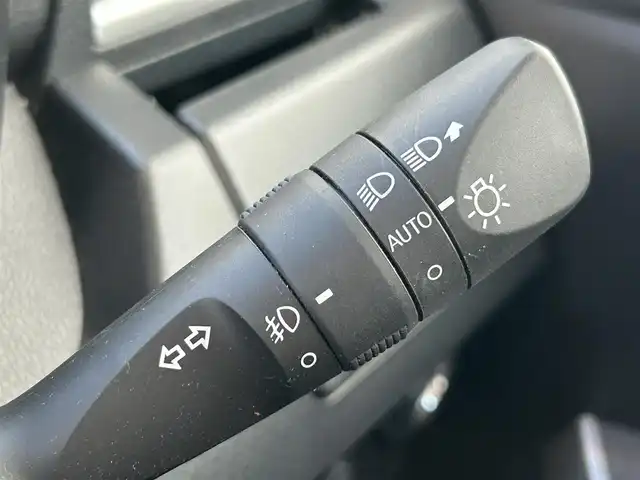 トヨタ ルーミー カスタムG 福岡県 2021(令3)年 2.5万km パールホワイトⅢ ・純正9インチディスプレイオーディオ/（ラジオ/フルセグ/Bluetooth/USB/iPod/交通情報）/・両側パワースライドドア/・アラウンドビューモニター/・ビルドインETC/・衝突被害軽減システム/・クリアランスソナー/・横滑り防止装置/・LEDヘッドライト/・追従型クルーズコントロール/・電動パーキングブレーキ/・ステアリングスイッチ/・オート電動格納ミラー/・D/N席シートヒーター/・ドアバイザー/・リアテーブル/・ISOFIX