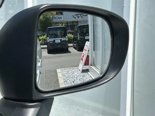 トヨタ ルーミー カスタムG 福岡県 2021(令3)年 2.5万km パールホワイトⅢ ・純正9インチディスプレイオーディオ/（ラジオ/フルセグ/Bluetooth/USB/iPod/交通情報）/・両側パワースライドドア/・アラウンドビューモニター/・ビルドインETC/・衝突被害軽減システム/・クリアランスソナー/・横滑り防止装置/・LEDヘッドライト/・追従型クルーズコントロール/・電動パーキングブレーキ/・ステアリングスイッチ/・オート電動格納ミラー/・D/N席シートヒーター/・ドアバイザー/・リアテーブル/・ISOFIX