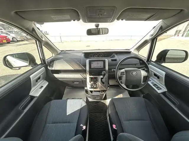 トヨタ ヴォクシー Z 山形県 2012(平24)年 10.2万km ホワイトパールクリスタルシャイン ４WD/純正メモリナビ/フルセグTV/FM/AM/DVD/CD/横滑り防止装置/純正バイザー/純正マット/ETC