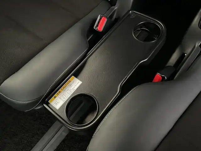 トヨタ ノア Si ダブルバイビー 千葉県 2018(平30)年 4万km ブラッキッシュアゲハガラスフレーク 純正10インSDリナビ/(ＦＭ／ＡＭ／ＣＤ／ＤＶＤ／フルセグ/Bluetooth)/フリップダウンモニター/ハーフレザーシート/バックカメラ/衝突被害軽減システム/車線逸脱警報/クルーズコントロール/両側パワースライドドア/横滑り防止装置/ETC/アイドリングストップ/LEDヘッドライト/フォグランプ/オートライト/ウィンカーミラー/電動格納ミラー/純正16インチAW/シートリフター/禁煙車/プッシュスタート/スマートキー/フロアマット/ドアバイザー/スペアキー/保証書