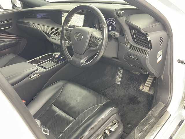 レクサス ＬＳ 500h Iパッケージ 道央・札幌 2018(平30)年 5.7万km ソニッククォーツ ・4WD/・寒冷地仕様/・純正ナビ（CD/DVD/BT/USB/AUX/フルセグ）/・全方位モニター/・サンルーフ/・PCS/・BSM/・PKSA/・HUD/・エアサスペンション/・デジタルインナーミラー/・レーダークルーズコントロール/・パドルシフト/・D/Nシートヒーター/・D/Nベンチレーション/・ステアリングヒーター/・ドアミラーヒーター/・D/Nパワーシート/・Dメモリーシート/・フロントカメラ/・バックカメラ/・バックフォグ/・純正１９インチAW