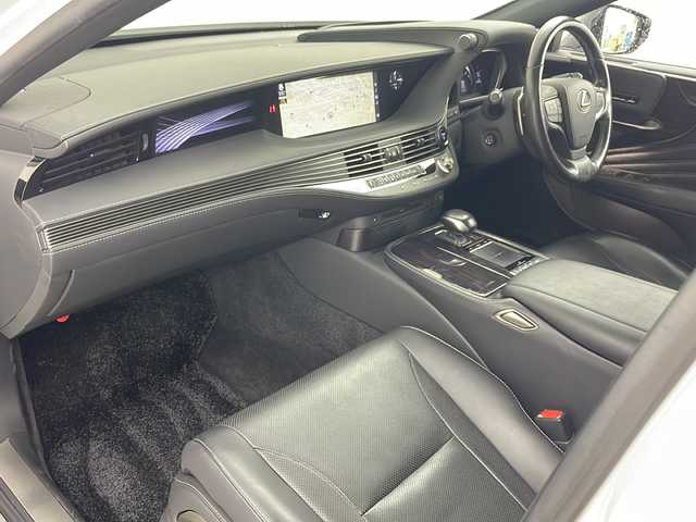 レクサス ＬＳ 500h Iパッケージ 道央・札幌 2018(平30)年 5.7万km ソニッククォーツ ・4WD/・寒冷地仕様/・純正ナビ（CD/DVD/BT/USB/AUX/フルセグ）/・全方位モニター/・サンルーフ/・PCS/・BSM/・PKSA/・HUD/・エアサスペンション/・デジタルインナーミラー/・レーダークルーズコントロール/・パドルシフト/・D/Nシートヒーター/・D/Nベンチレーション/・ステアリングヒーター/・ドアミラーヒーター/・D/Nパワーシート/・Dメモリーシート/・フロントカメラ/・バックカメラ/・バックフォグ/・純正１９インチAW