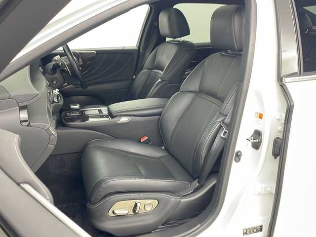 レクサス ＬＳ 500h Iパッケージ 道央・札幌 2018(平30)年 5.7万km ソニッククォーツ ・4WD/・寒冷地仕様/・純正ナビ（CD/DVD/BT/USB/AUX/フルセグ）/・全方位モニター/・サンルーフ/・PCS/・BSM/・PKSA/・HUD/・エアサスペンション/・デジタルインナーミラー/・レーダークルーズコントロール/・パドルシフト/・D/Nシートヒーター/・D/Nベンチレーション/・ステアリングヒーター/・ドアミラーヒーター/・D/Nパワーシート/・Dメモリーシート/・フロントカメラ/・バックカメラ/・バックフォグ/・純正１９インチAW