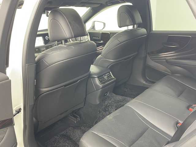 レクサス ＬＳ 500h Iパッケージ 道央・札幌 2018(平30)年 5.7万km ソニッククォーツ ・4WD/・寒冷地仕様/・純正ナビ（CD/DVD/BT/USB/AUX/フルセグ）/・全方位モニター/・サンルーフ/・PCS/・BSM/・PKSA/・HUD/・エアサスペンション/・デジタルインナーミラー/・レーダークルーズコントロール/・パドルシフト/・D/Nシートヒーター/・D/Nベンチレーション/・ステアリングヒーター/・ドアミラーヒーター/・D/Nパワーシート/・Dメモリーシート/・フロントカメラ/・バックカメラ/・バックフォグ/・純正１９インチAW