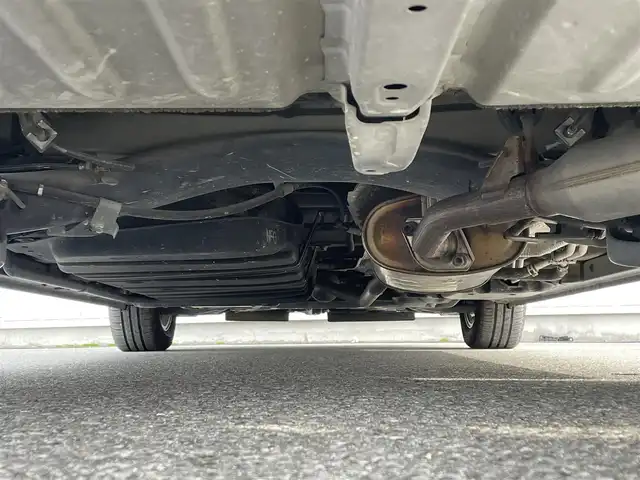 トヨタ エスクァイア ハイブリッド Gi ブラックテーラード 大阪府 2016(平28)年 6.7万km スパークリングブラックパールクリスタルシャイン ALPINE9インチナビ/・AM/FM/・CD/DVD/SD/・Bluetooth/・フルセグTV/バックカメラ/フリップダウンモニター/ステアリングスイッチ/ウッドコンビステアリング/前方ドライブレコーダー/ビルトインETC/クルーズコントロール/前席シートヒーター/両側パワースライドドア/プリクラッシュセーフティ/レーンディパーチャーアラート/先行車発進告知/オートハイビーム/オートマチックヘッドライト/フォグランプ/リアロールサンシェード/オートリトラミラー/シートリフター/純正15インチアルミホイール