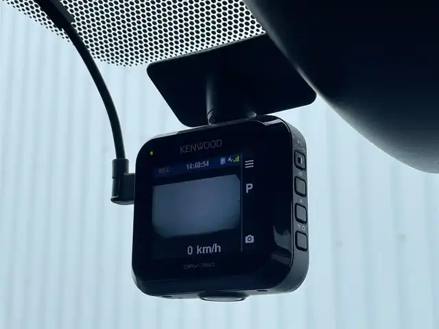 トヨタ エスクァイア ハイブリッド Gi ブラックテーラード 大阪府 2016(平28)年 6.7万km スパークリングブラックパールクリスタルシャイン ALPINE9インチナビ/・AM/FM/・CD/DVD/SD/・Bluetooth/・フルセグTV/バックカメラ/フリップダウンモニター/ステアリングスイッチ/ウッドコンビステアリング/前方ドライブレコーダー/ビルトインETC/クルーズコントロール/前席シートヒーター/両側パワースライドドア/プリクラッシュセーフティ/レーンディパーチャーアラート/先行車発進告知/オートハイビーム/オートマチックヘッドライト/フォグランプ/リアロールサンシェード/オートリトラミラー/シートリフター/純正15インチアルミホイール